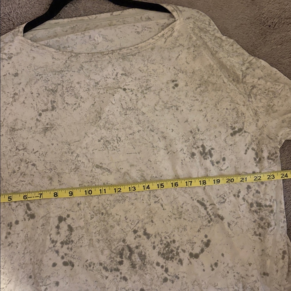 Lululemon patterned tee - Picture 4 of 4